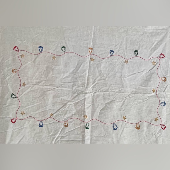 Vintage Embroidered Christmas Tablecloth with Matching Napkins. - Picture 6 of 11